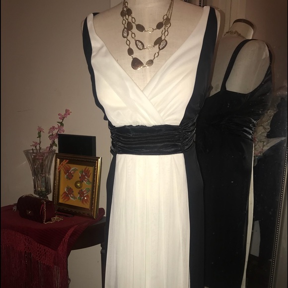 Dresses & Skirts - Beautiful sheer relaxed black and white dress